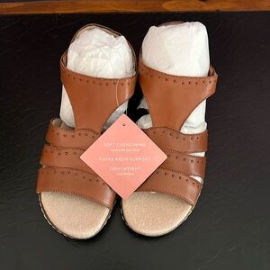 NWT Soul Naturalizer Beacon Sandals size 8M.